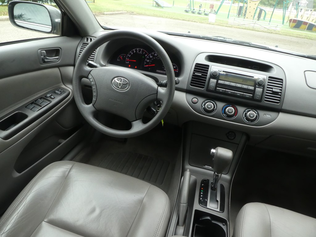 2005 Toyota Camry LE photo 24