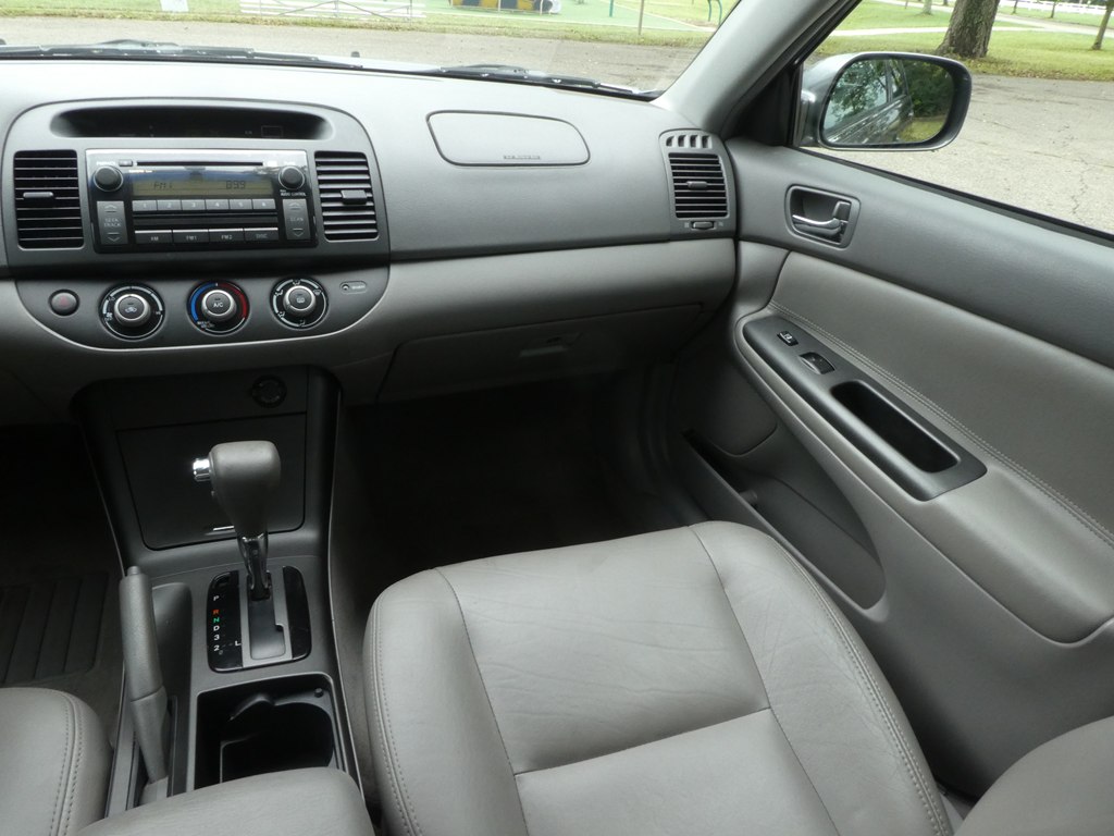 2005 Toyota Camry LE photo 25