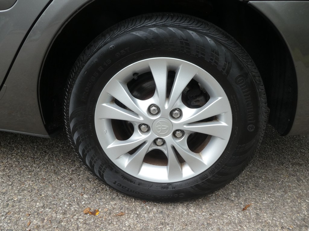 2005 Toyota Camry LE photo 29