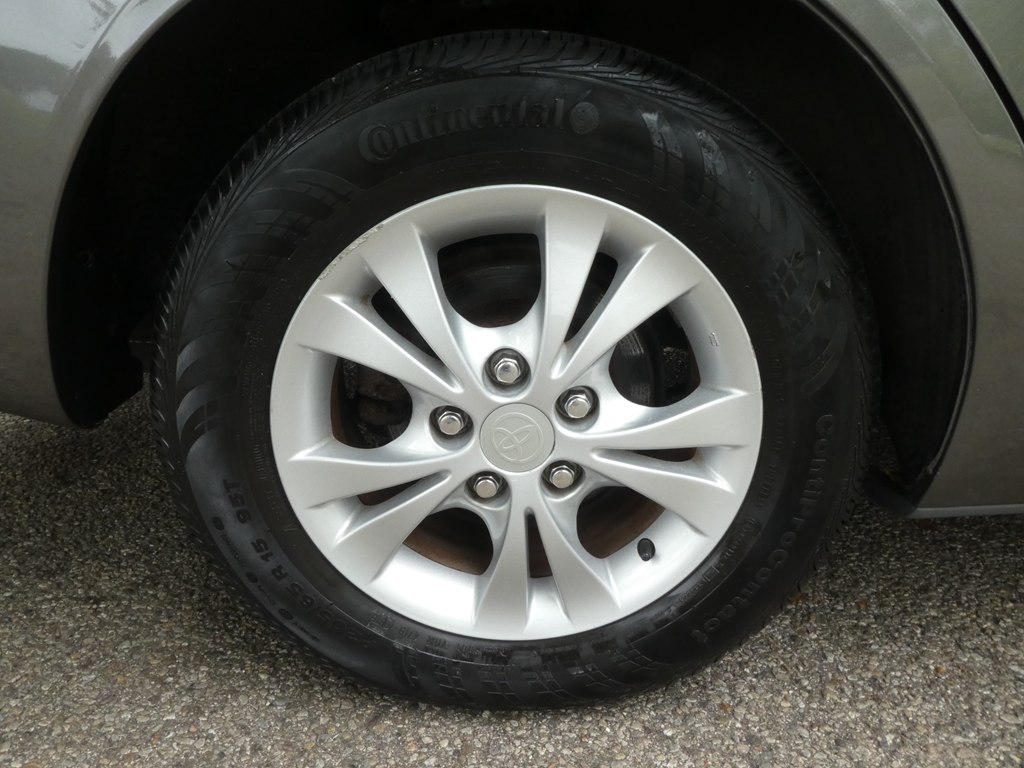 2005 Toyota Camry LE photo 30