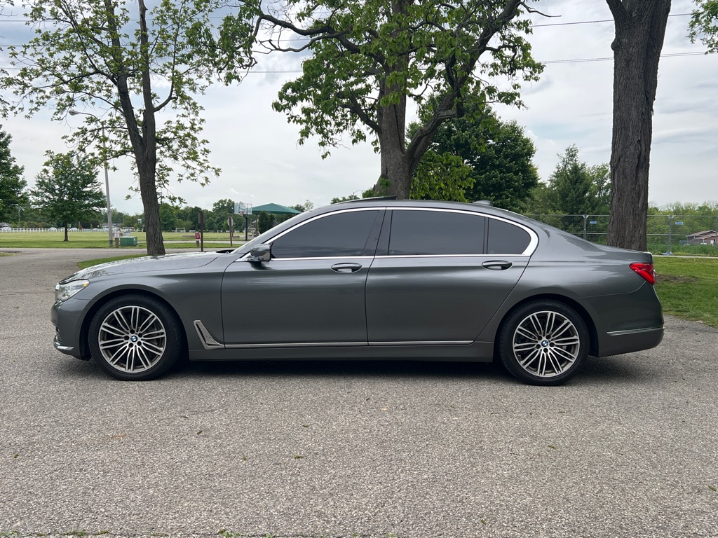 2016 BMW 7 Series 750i - Photo 9