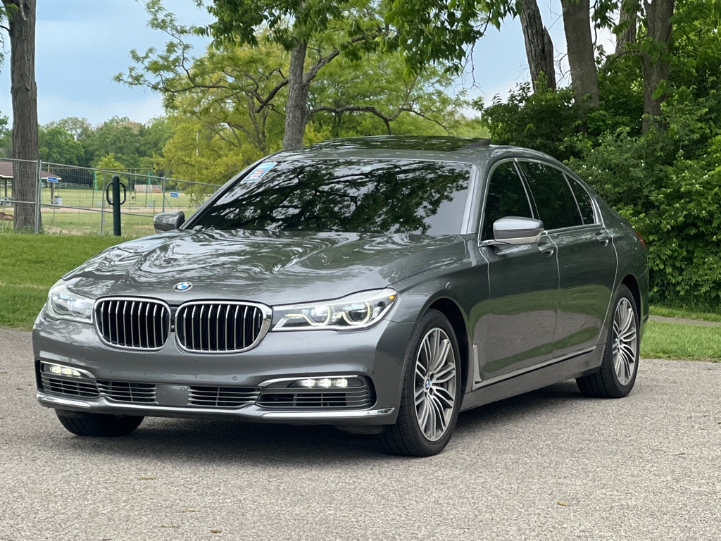 2016 BMW 7 Series 750i - Photo 10
