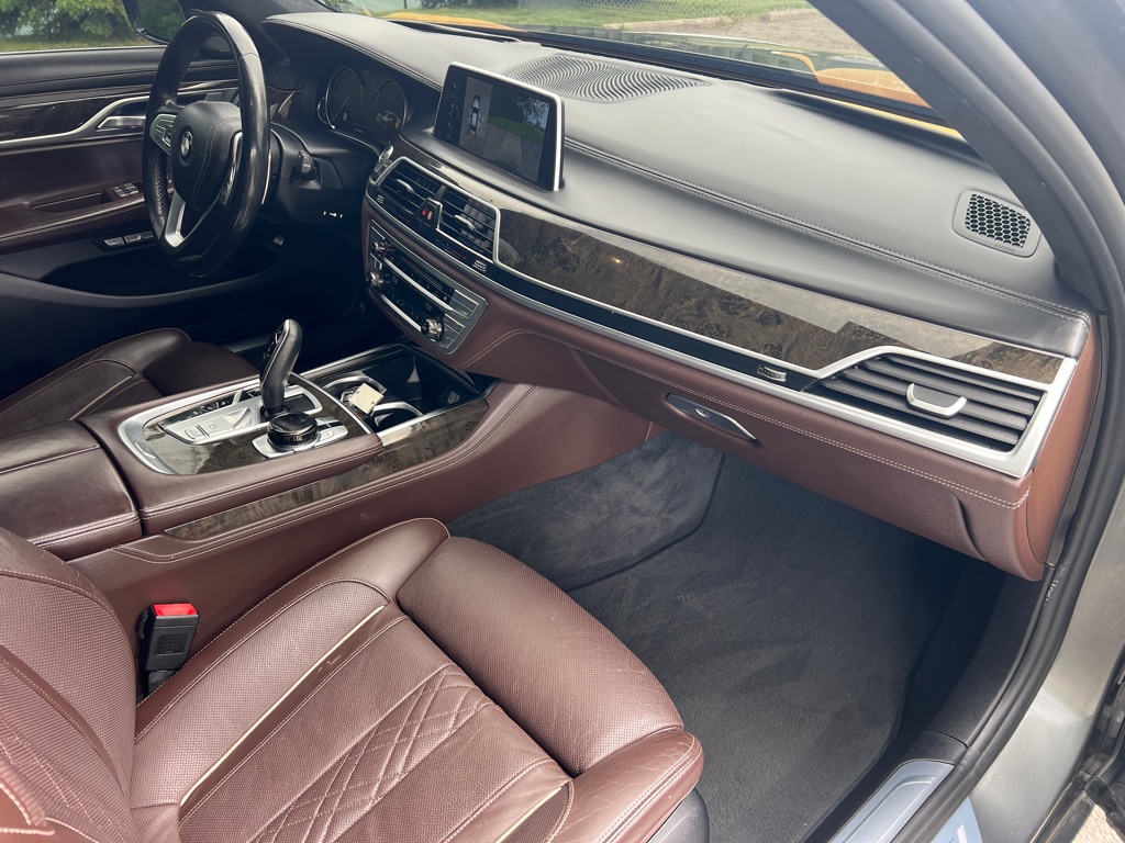 2016 BMW 7 Series 750i - Photo 19