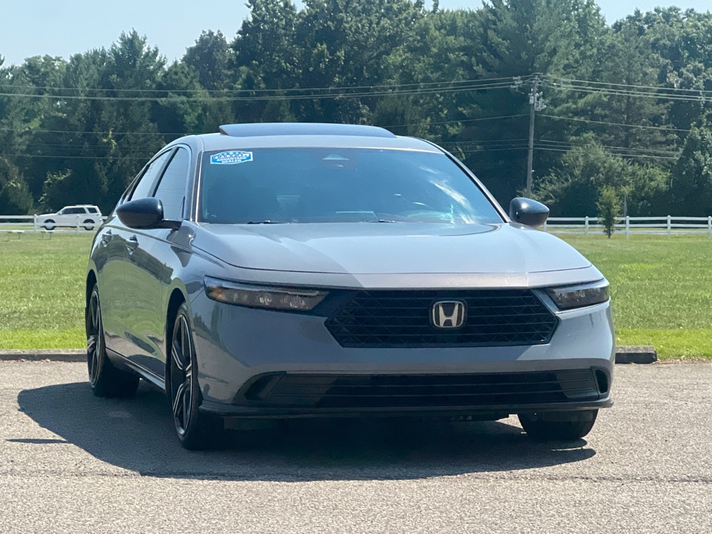 Photo 3 of this Honda Accord Hybrid