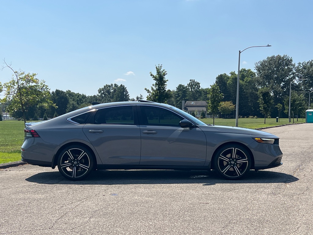 Photo 5 of this Honda Accord Hybrid