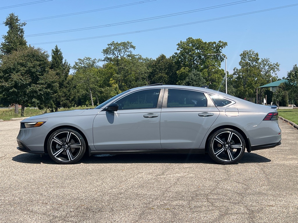 Photo 9 of this Honda Accord Hybrid
