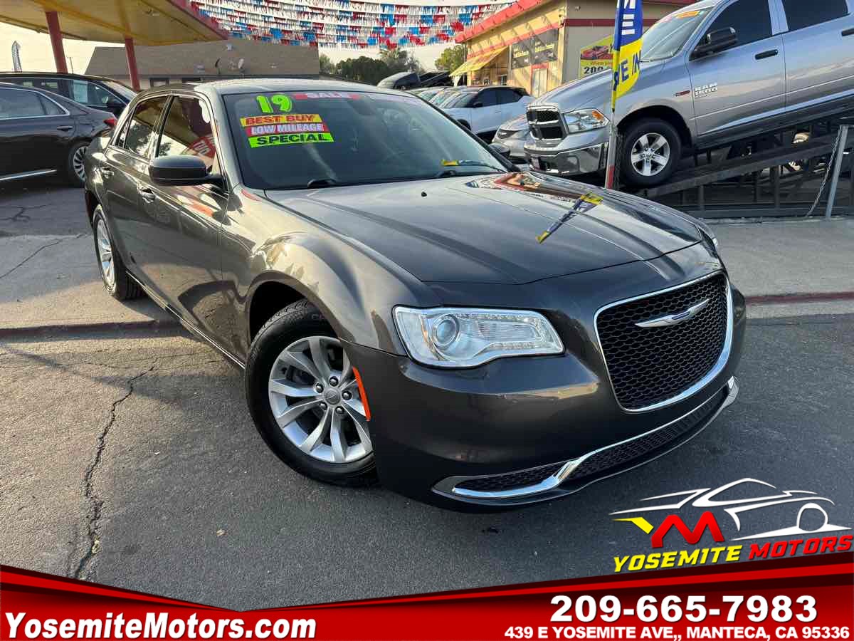 2019 Chrysler 300 Touring