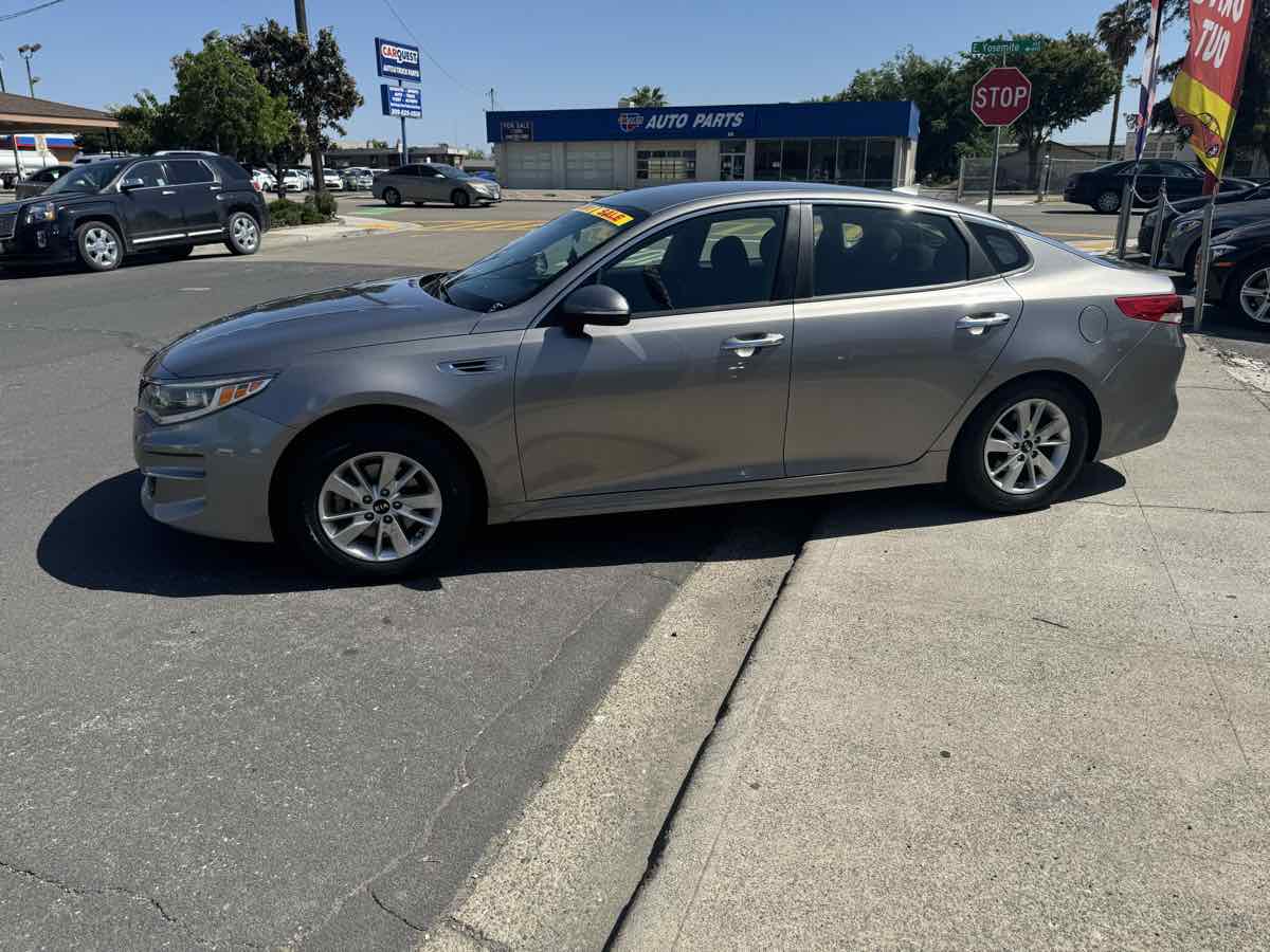 2018 Kia Optima LX - Photo 4