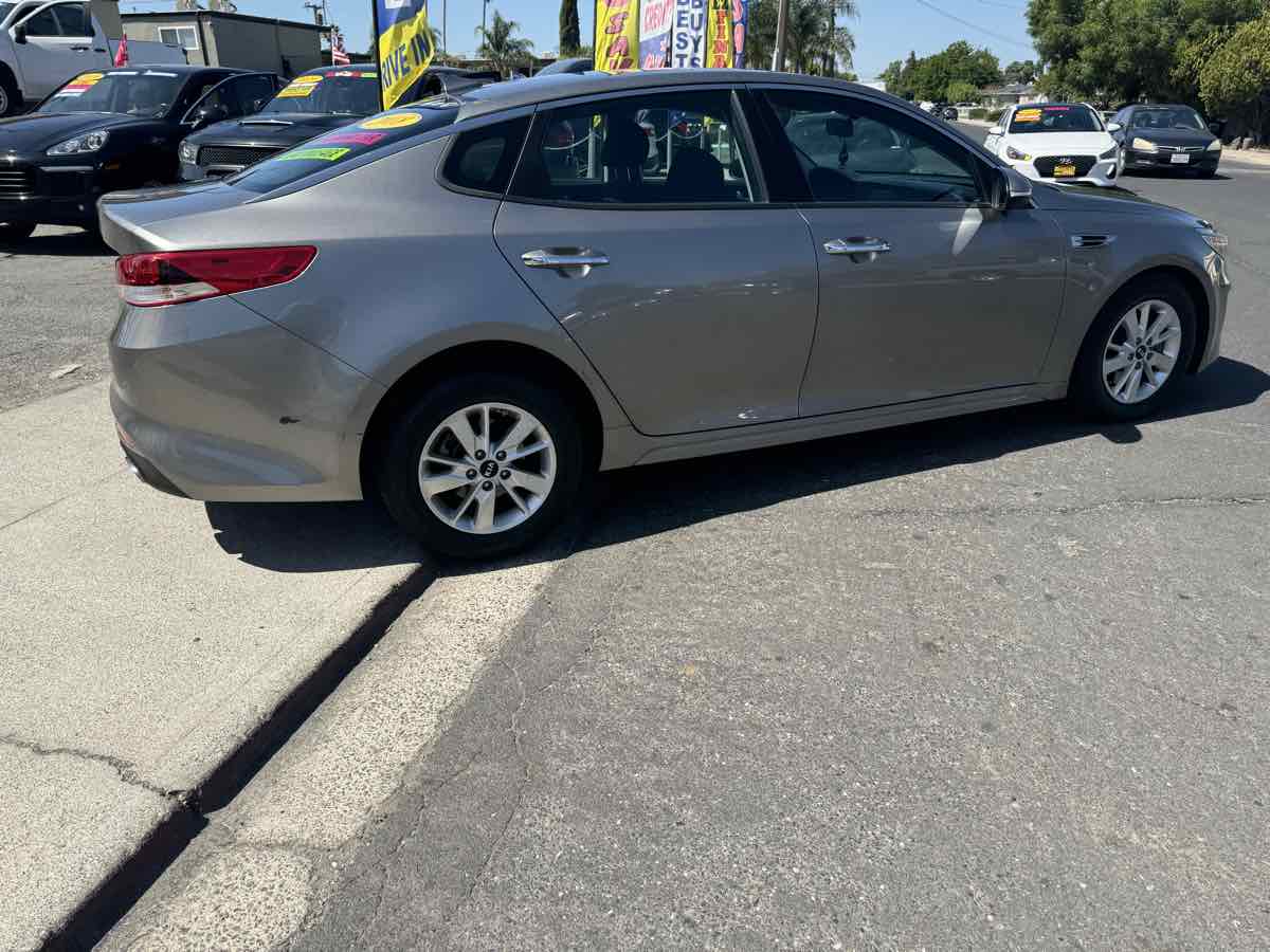 2018 Kia Optima LX - Photo 8