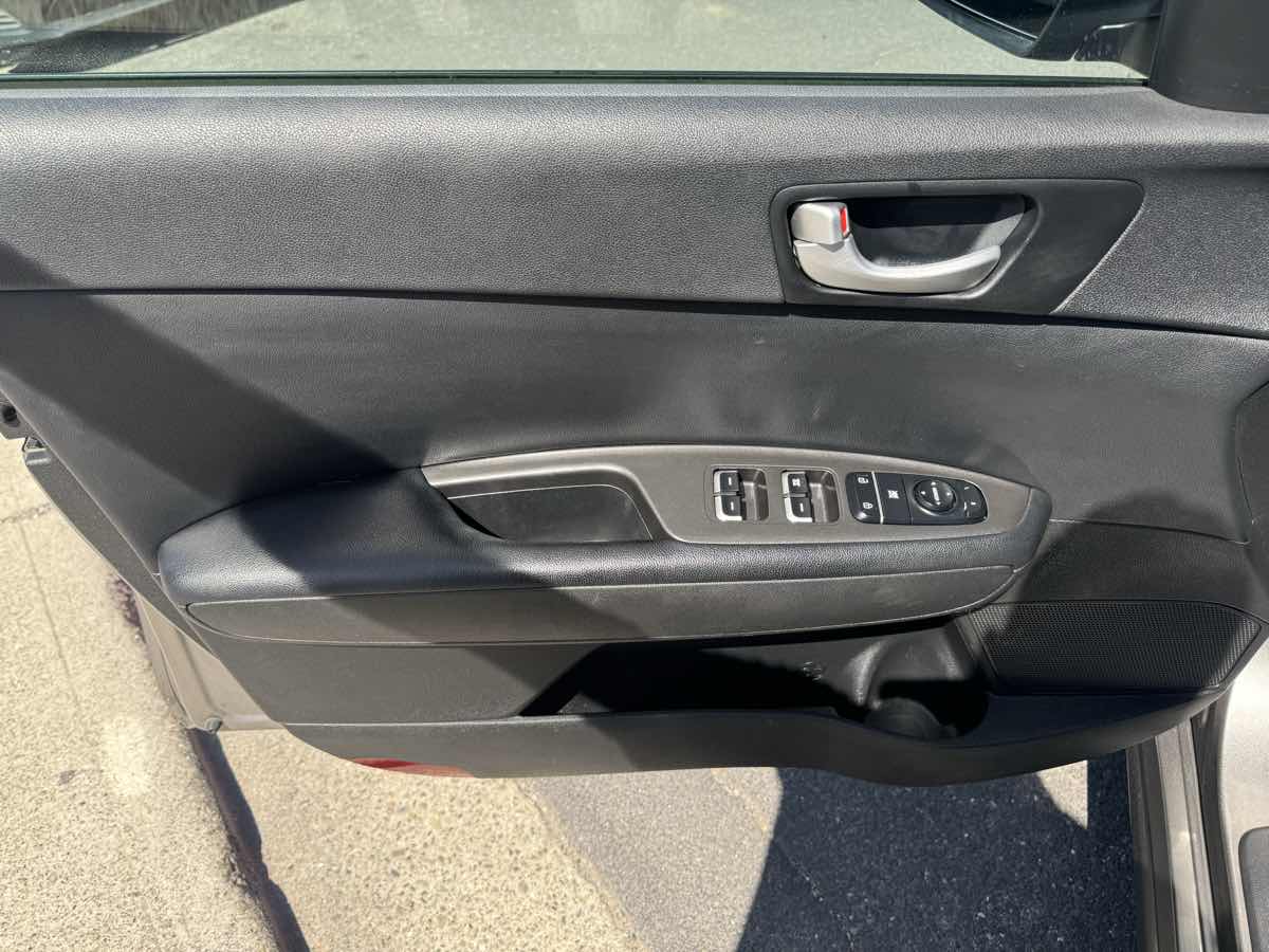 2018 Kia Optima LX - Photo 12