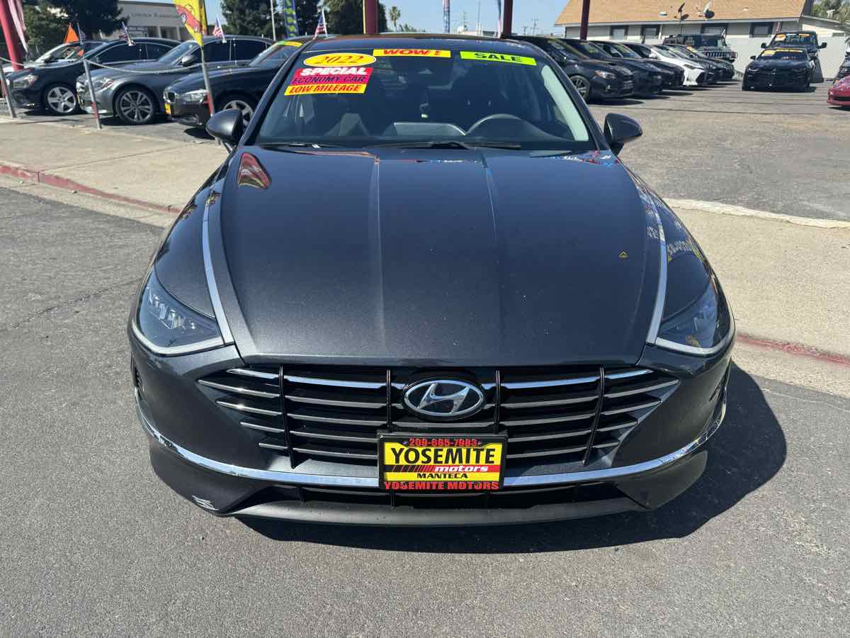 2022 Hyundai Sonata SE - Photo 2