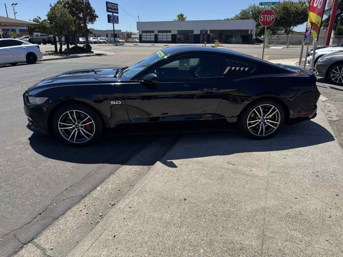 2015 Ford Mustang GT - Photo 4
