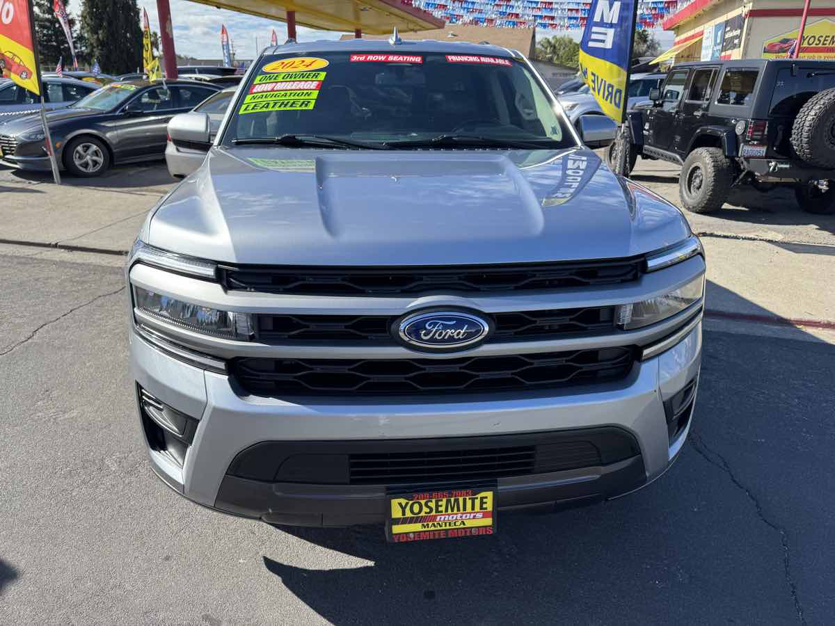 2024 Ford Expedition XLT photo 2