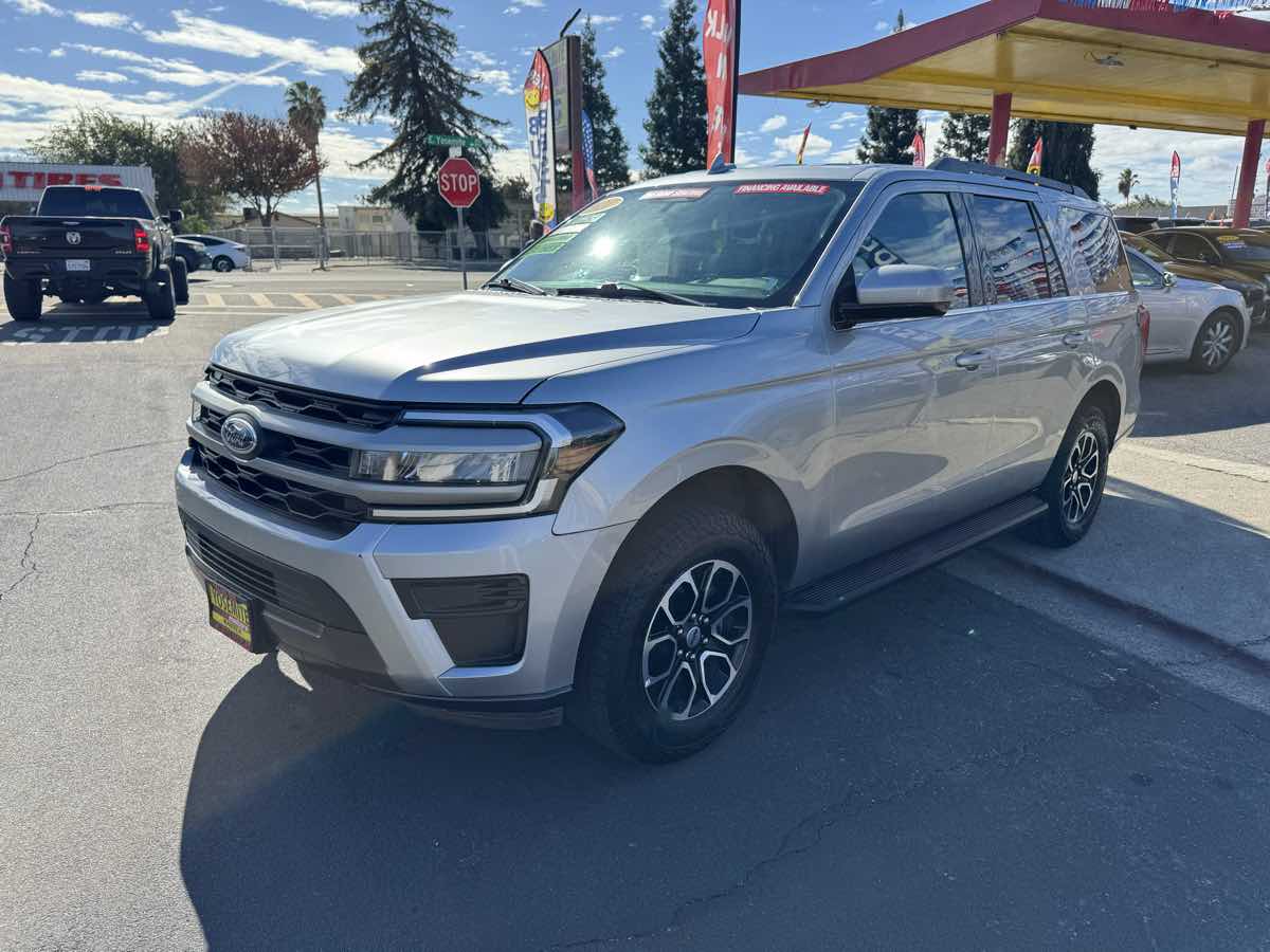 2024 Ford Expedition XLT photo 3