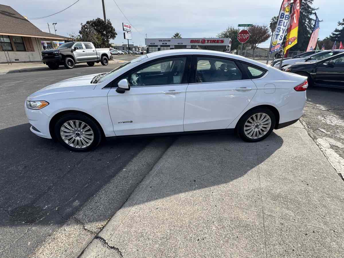 2014 Ford Fusion S Hybrid photo 4