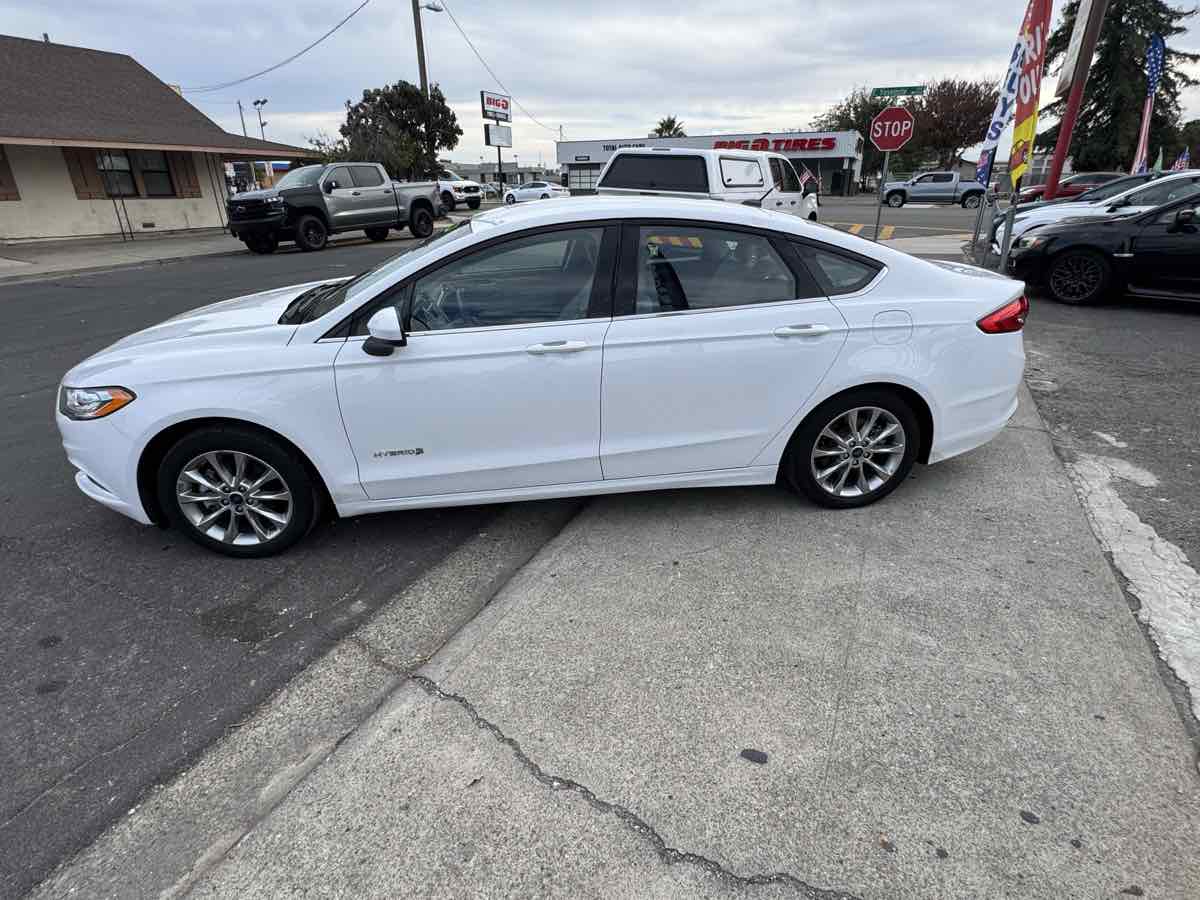 2017 Ford Fusion Hybrid S photo 4