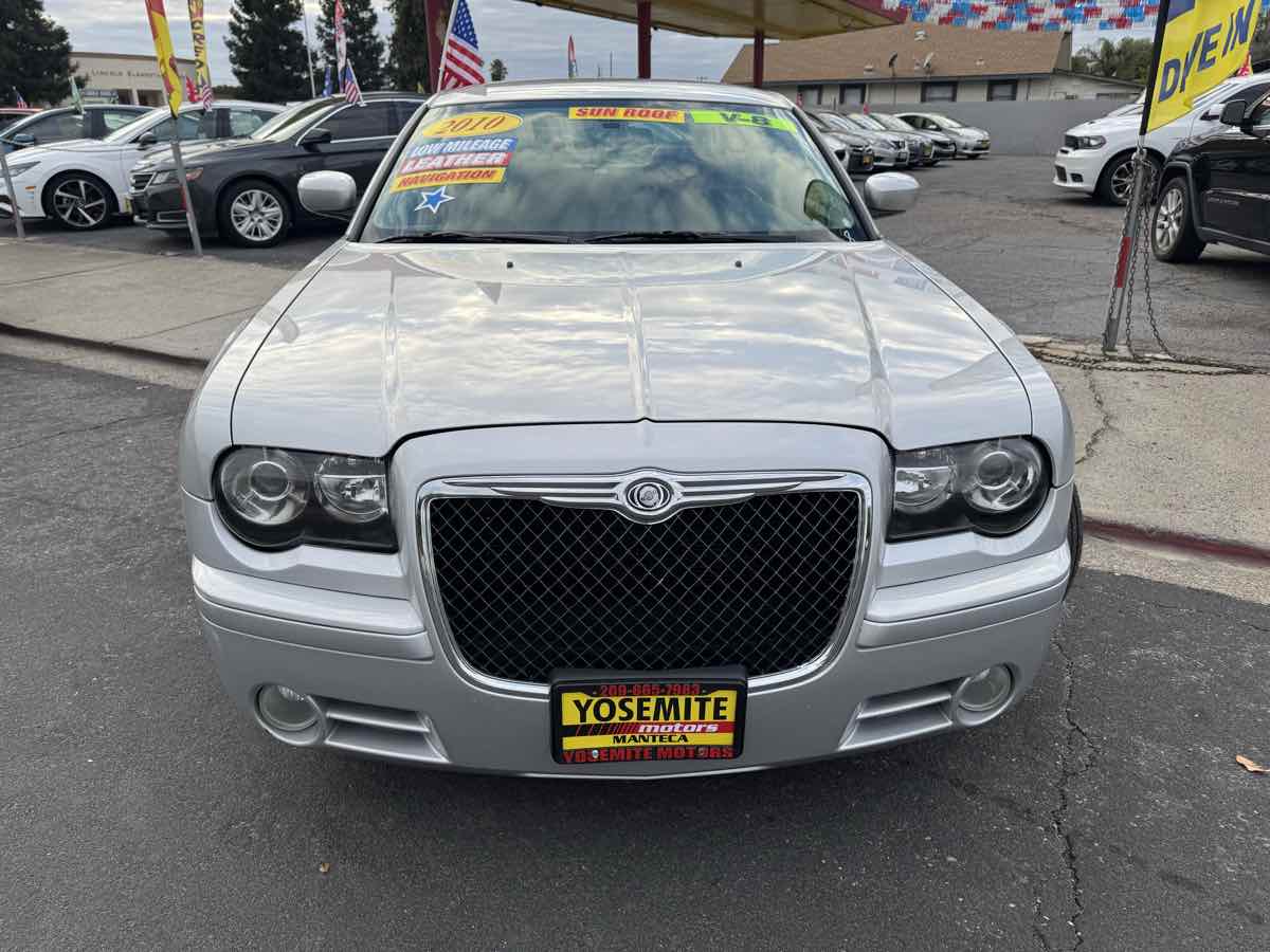 2010 Chrysler 300 photo 2