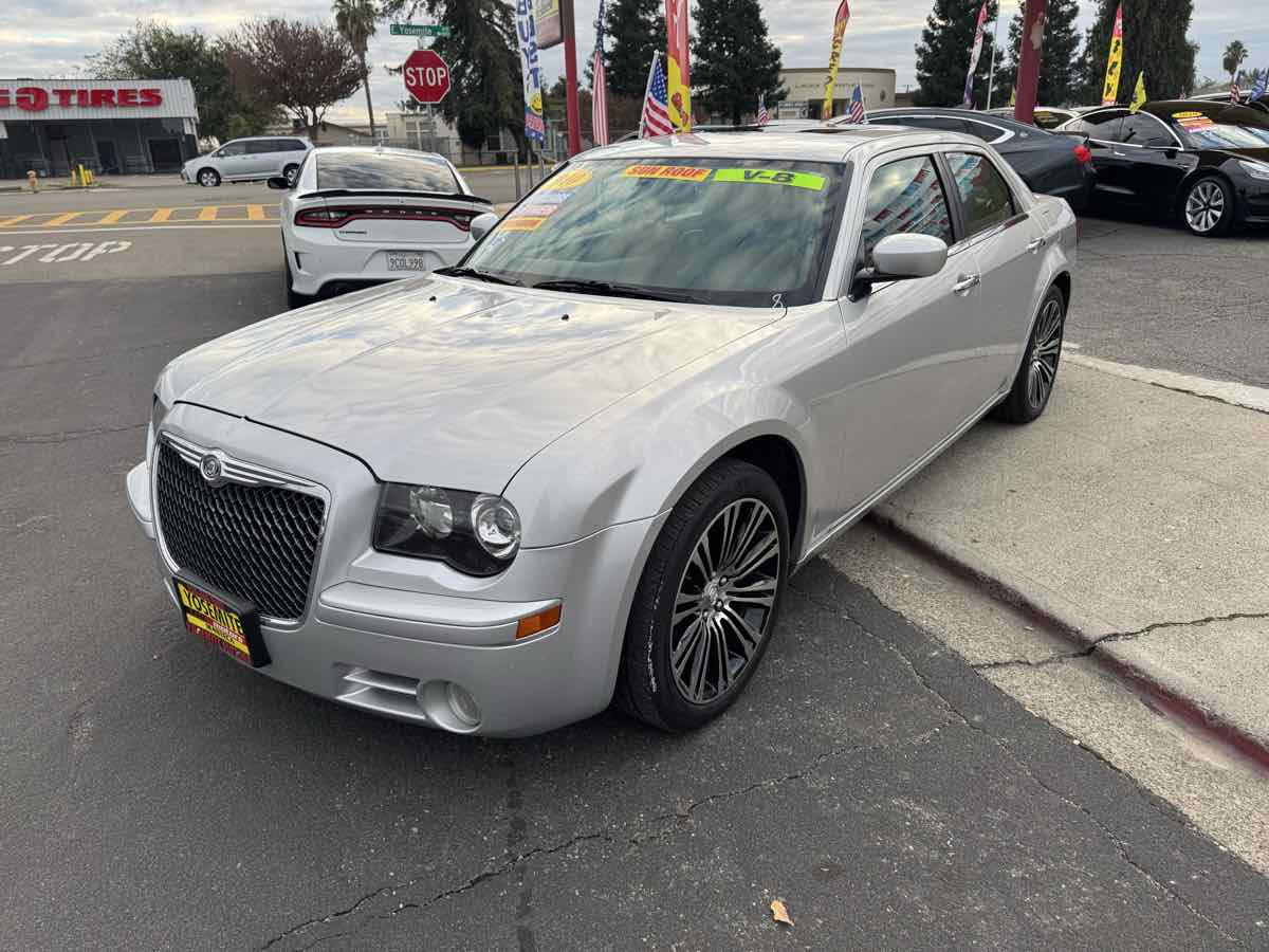 2010 Chrysler 300 photo 3