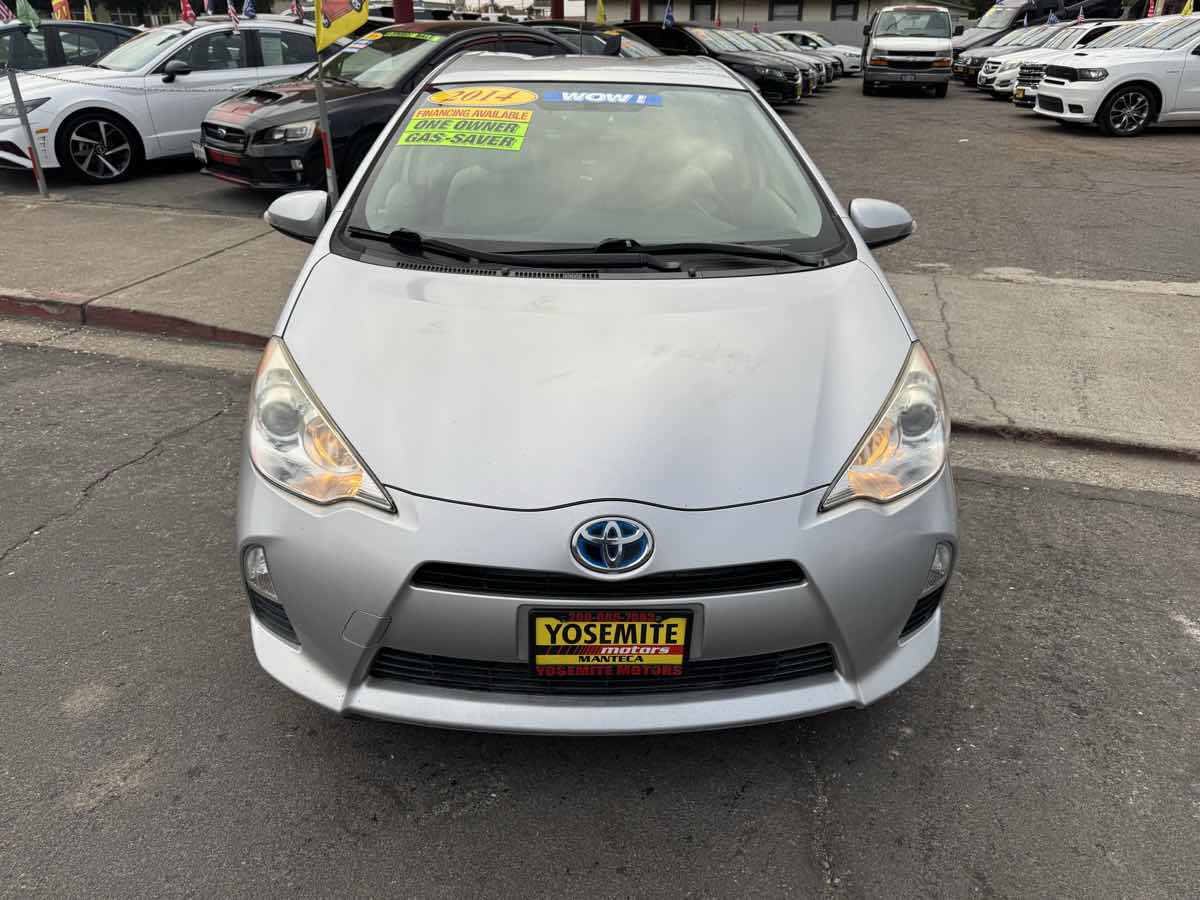 2014 Toyota Prius C Two photo 2