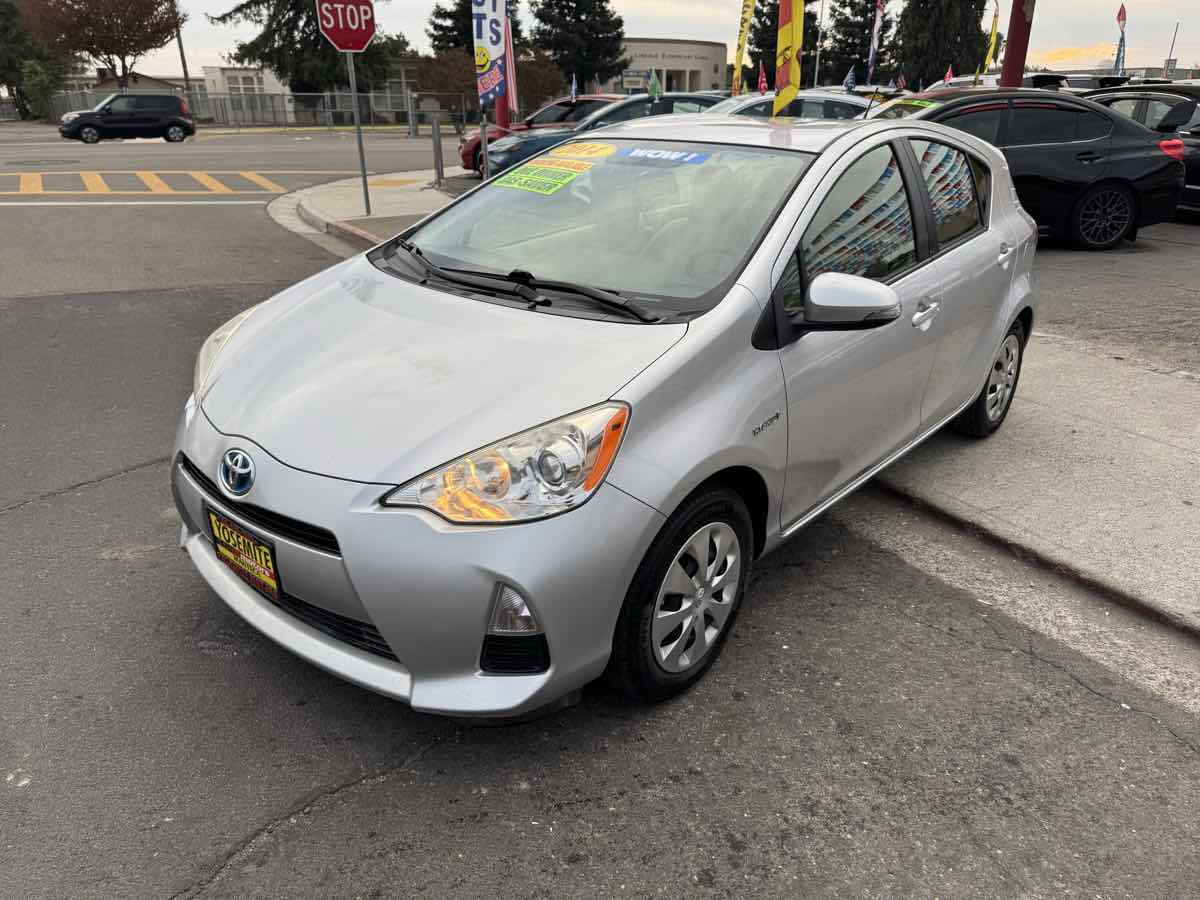 2014 Toyota Prius C Two photo 3