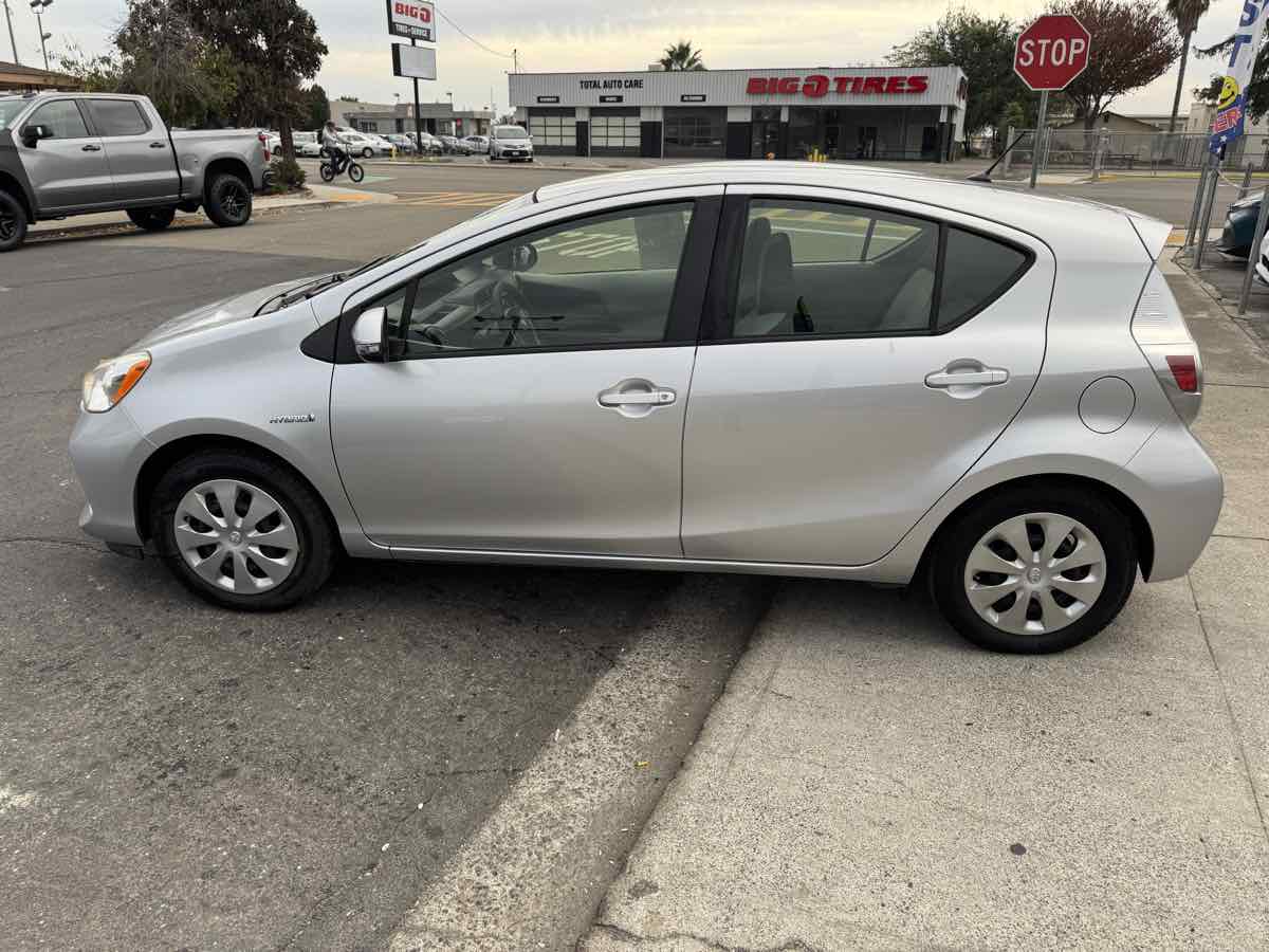 2014 Toyota Prius C Two photo 4