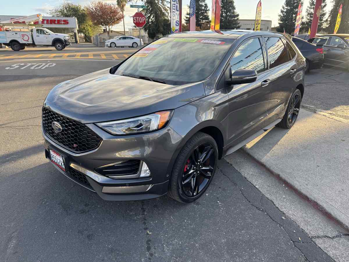 2019 Ford Edge ST photo 3
