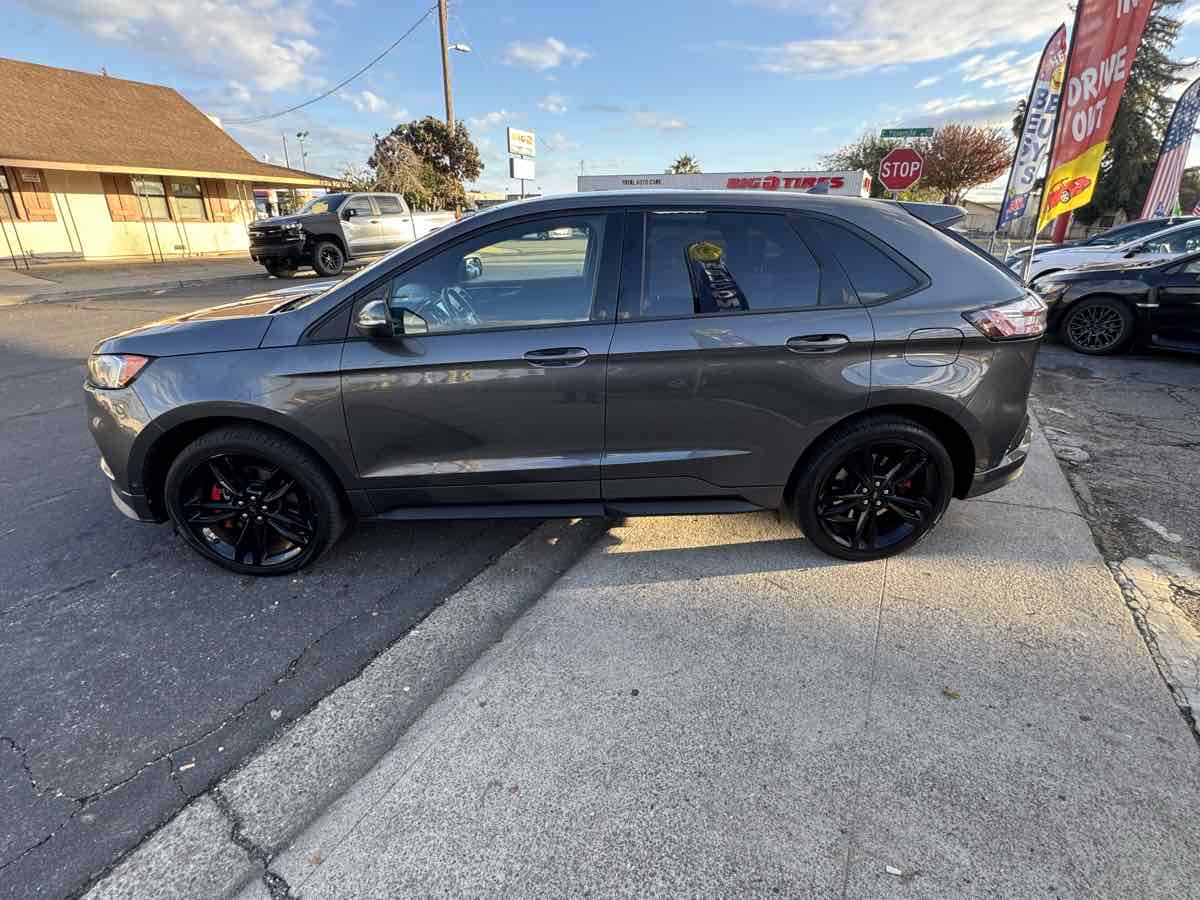 2019 Ford Edge ST photo 4