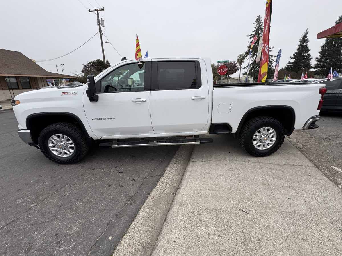 2024 Chevrolet Silverado 2500HD Z71 photo 3
