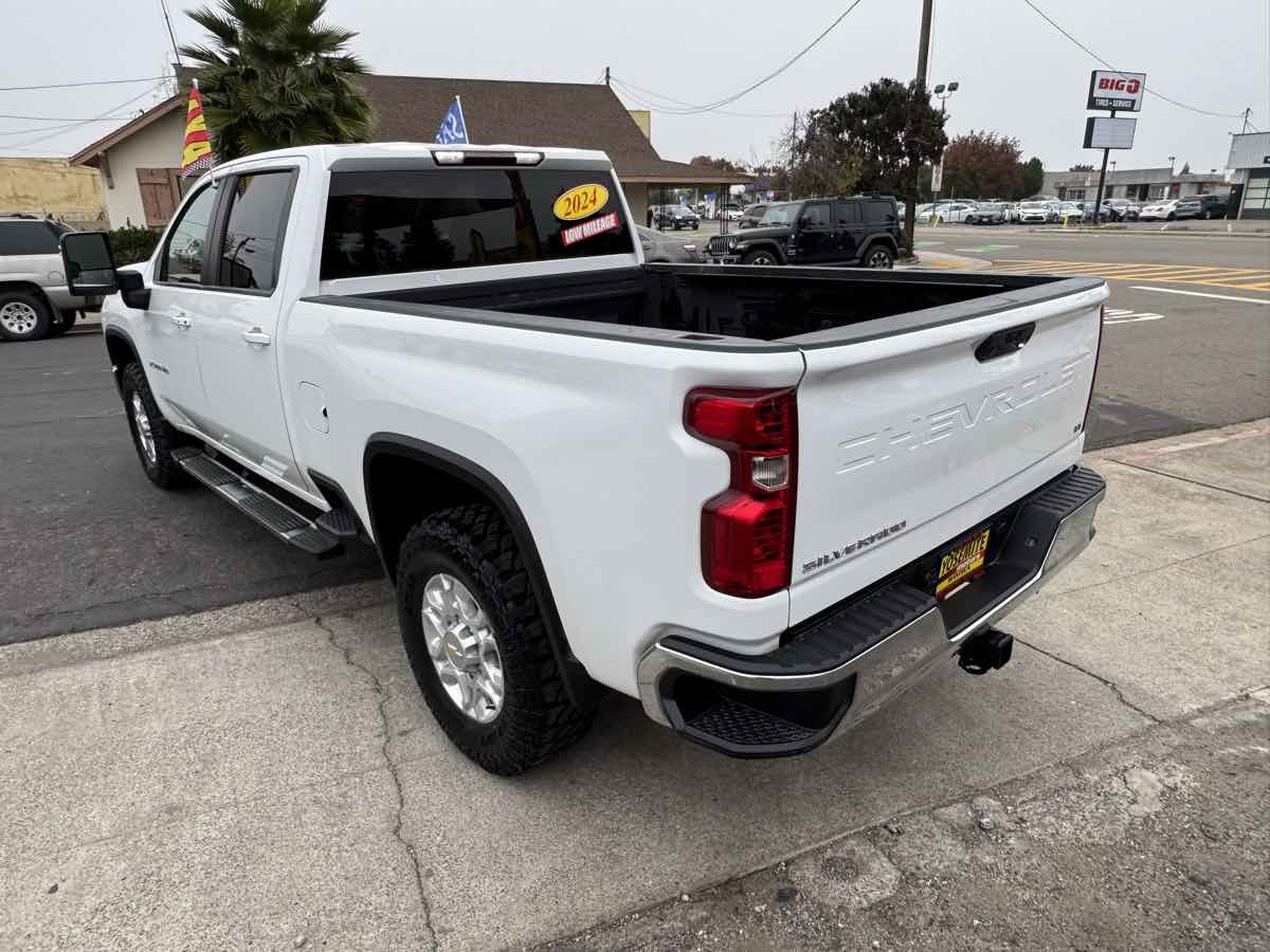 2024 Chevrolet Silverado 2500HD Z71 photo 4