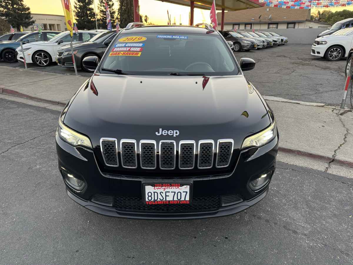 2019 Jeep Cherokee Latitude photo 2