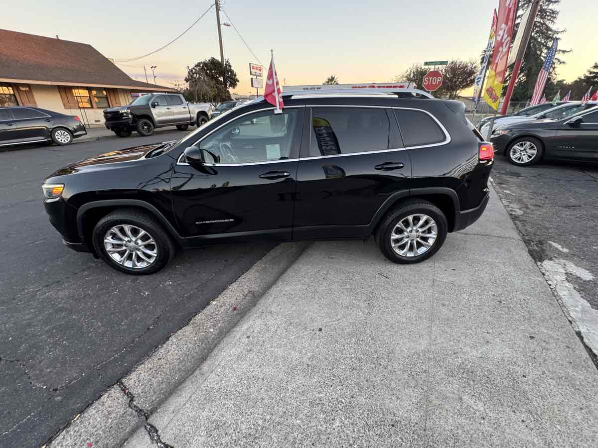 2019 Jeep Cherokee Latitude photo 4