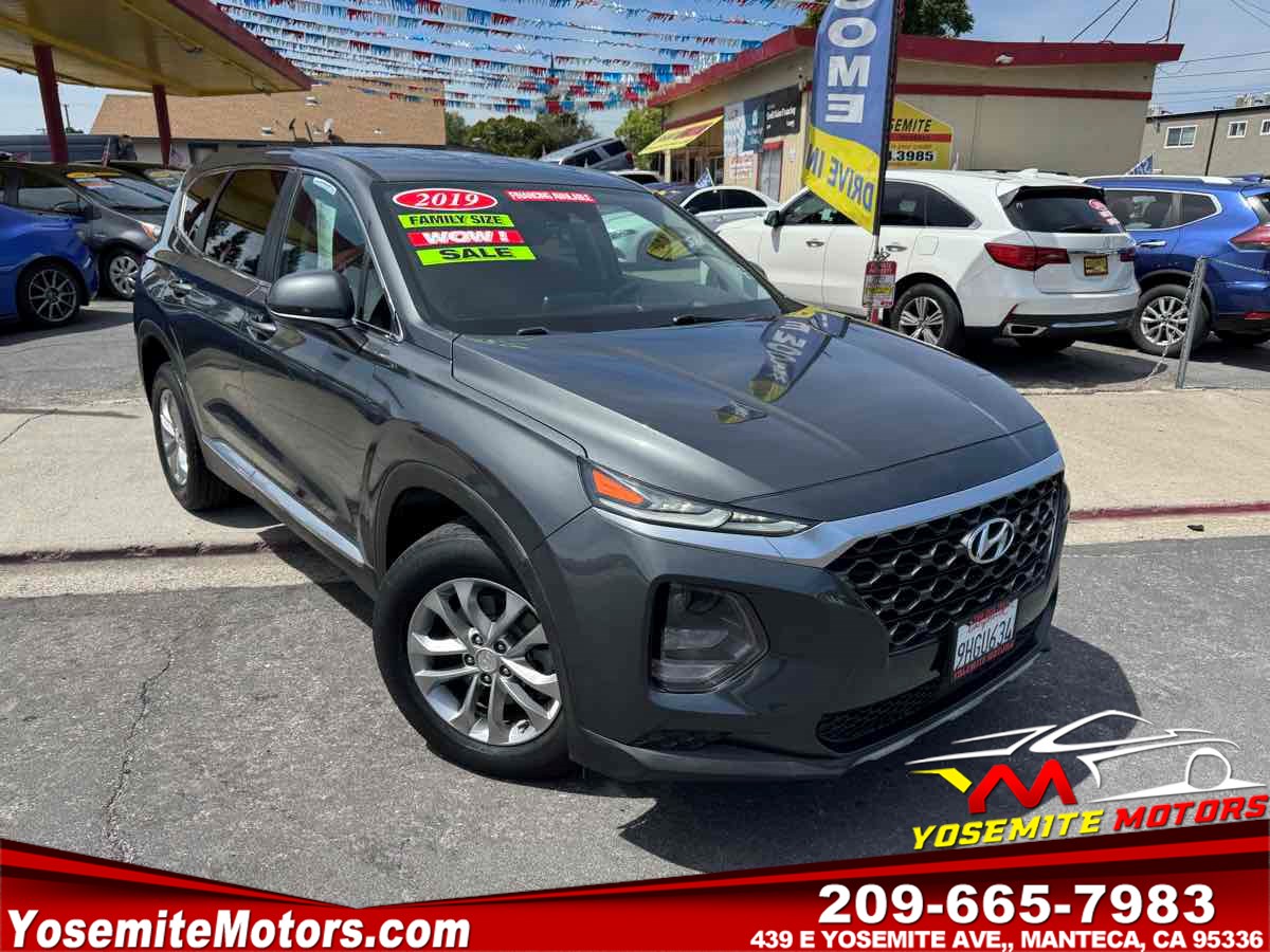 2019 Hyundai Santa Fe SE 2.4's photo