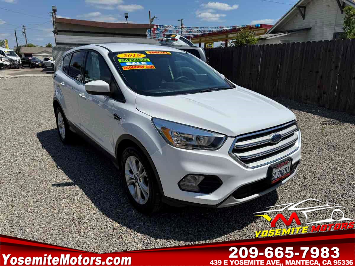 2019 Ford Escape SE's photo