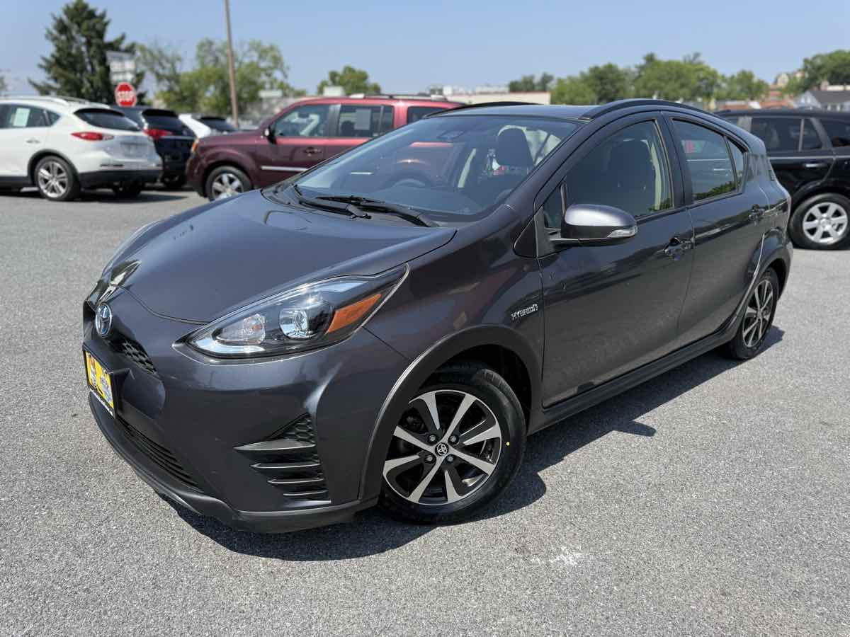 2018 Toyota Prius C Two photo 3