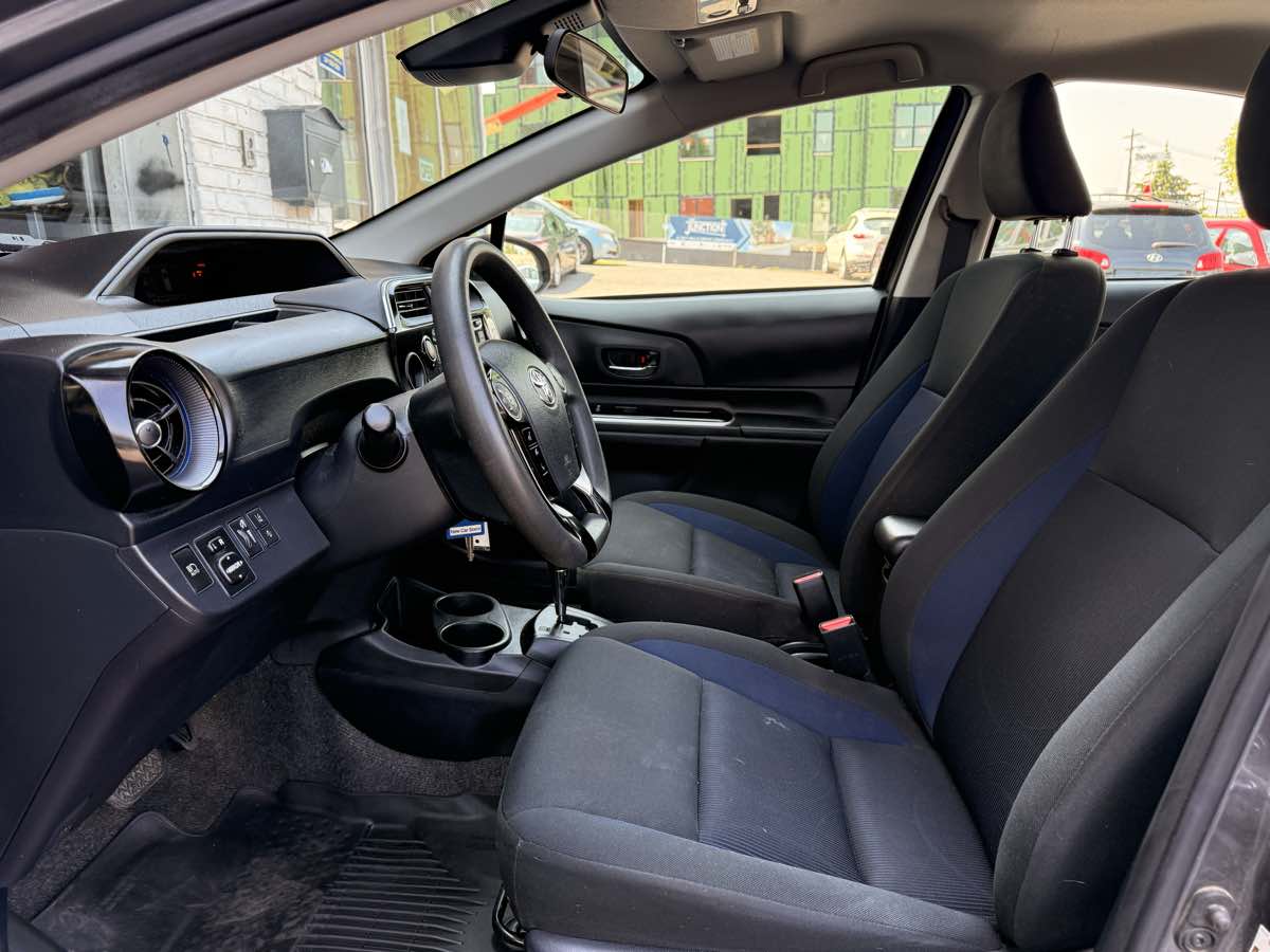 2018 Toyota Prius C Two photo 9