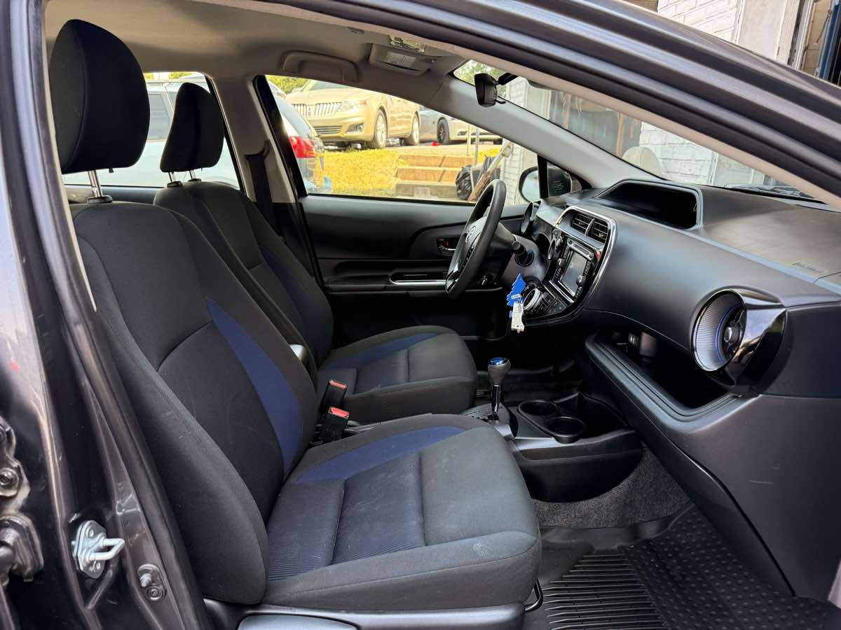 2018 Toyota Prius C Two photo 10