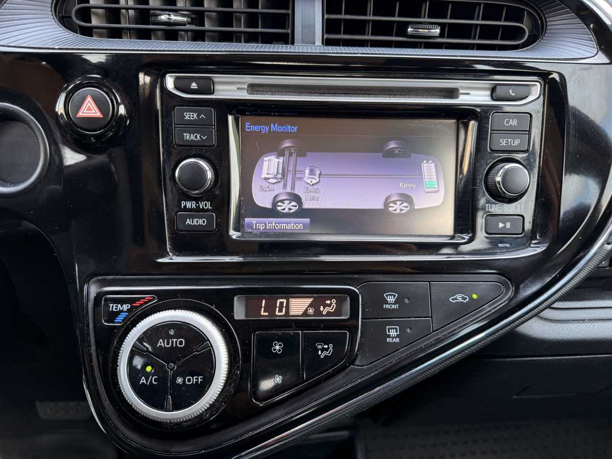 2018 Toyota Prius C Two photo 17