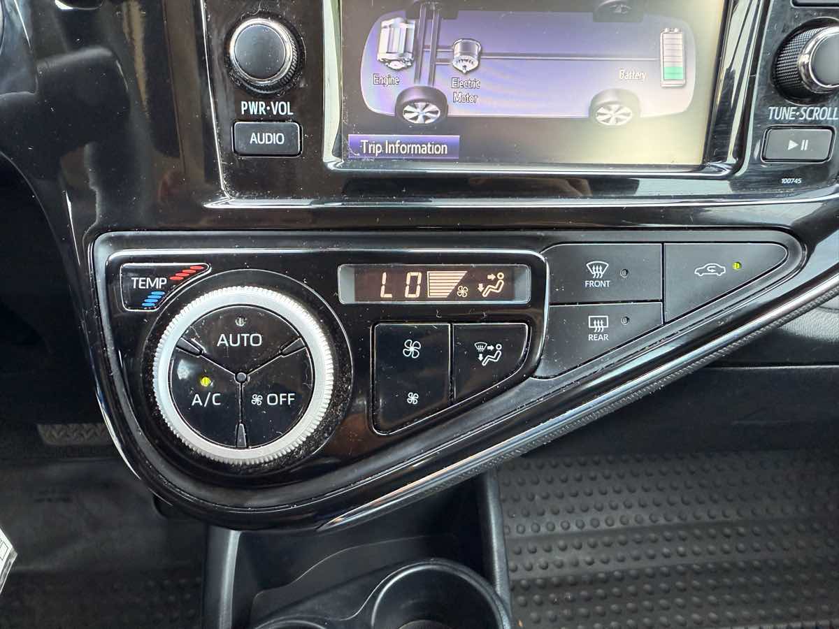 2018 Toyota Prius C Two photo 19