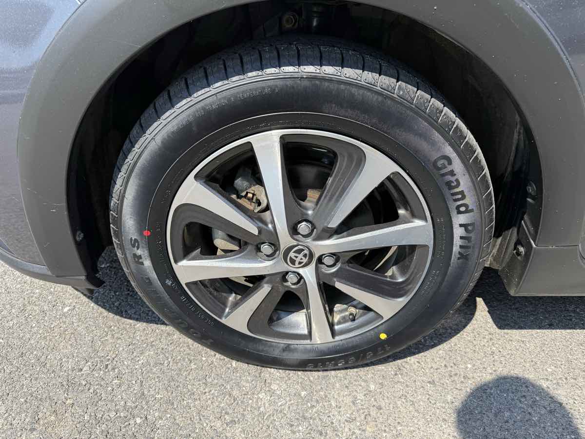 2018 Toyota Prius C Two photo 23