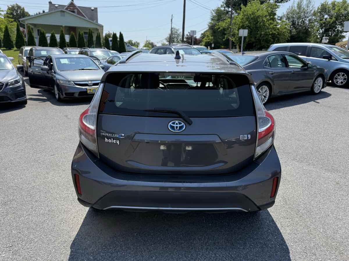 2018 Toyota Prius C Two photo 6