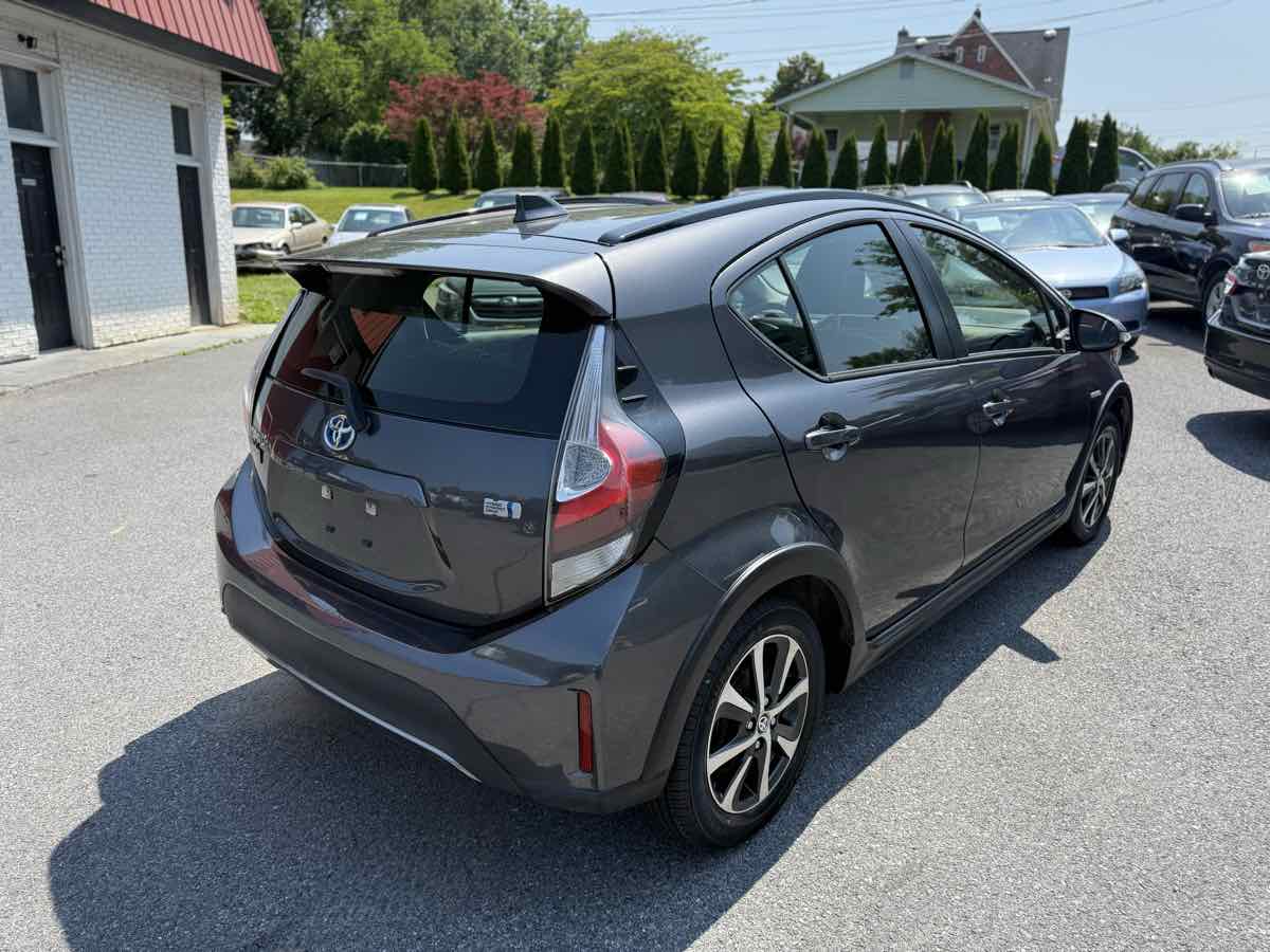 2018 Toyota Prius C Two photo 7