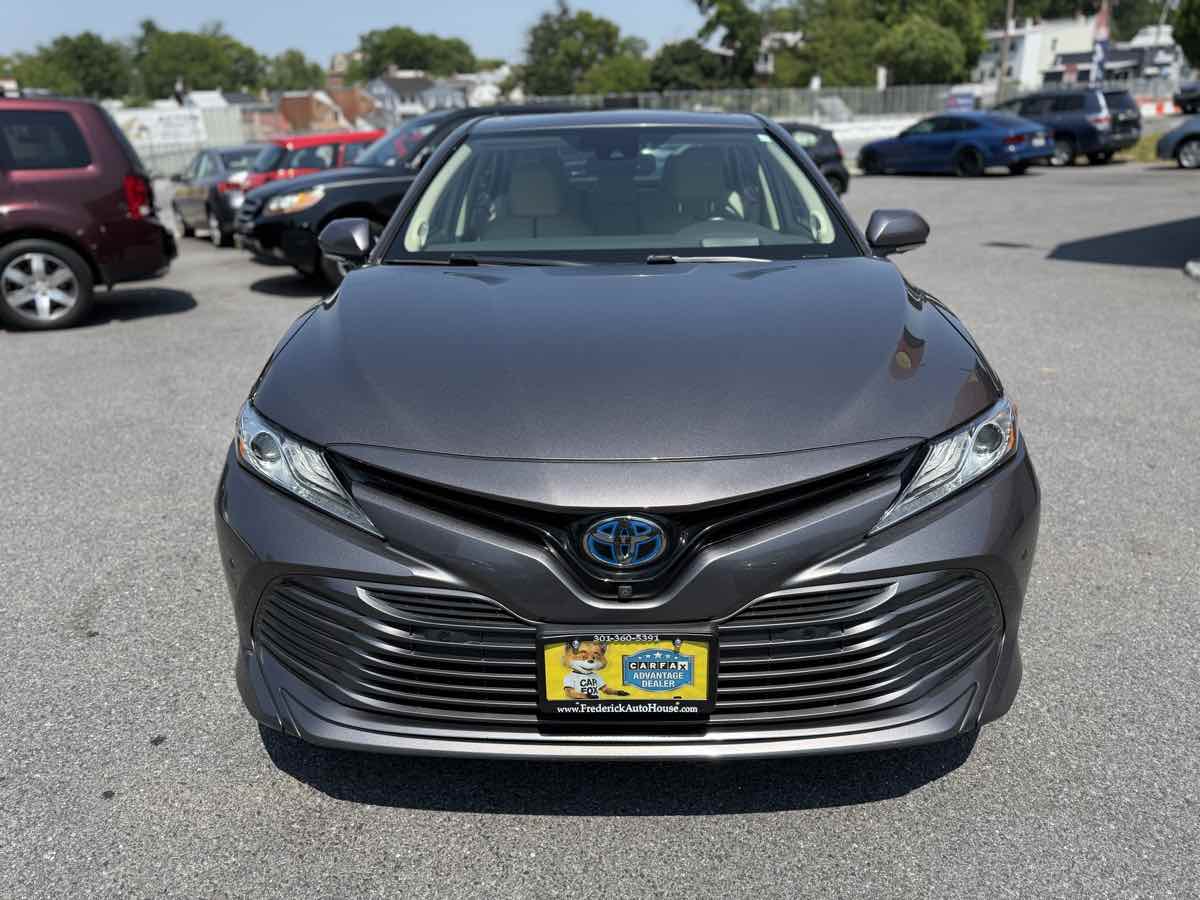 2018 Toyota Camry Hybrid XLE photo 2
