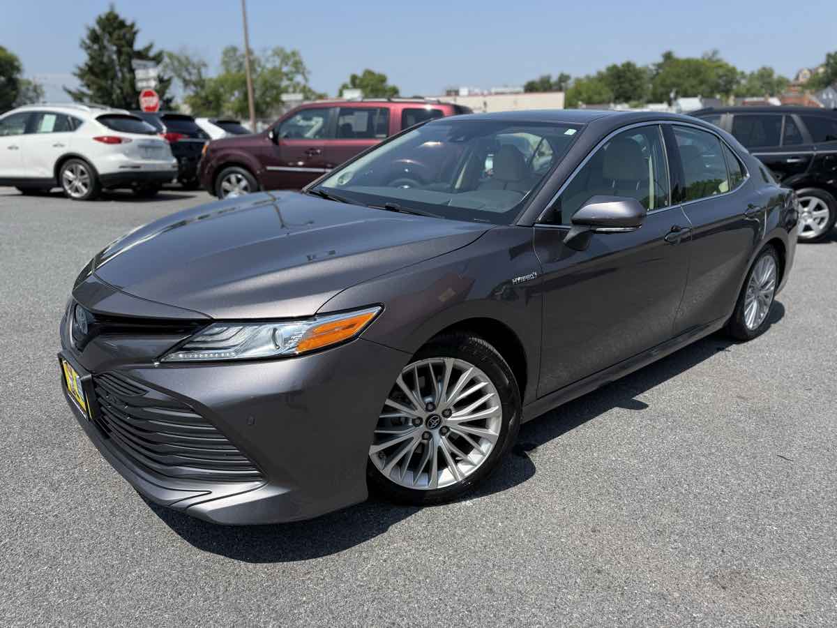2018 Toyota Camry Hybrid XLE photo 3