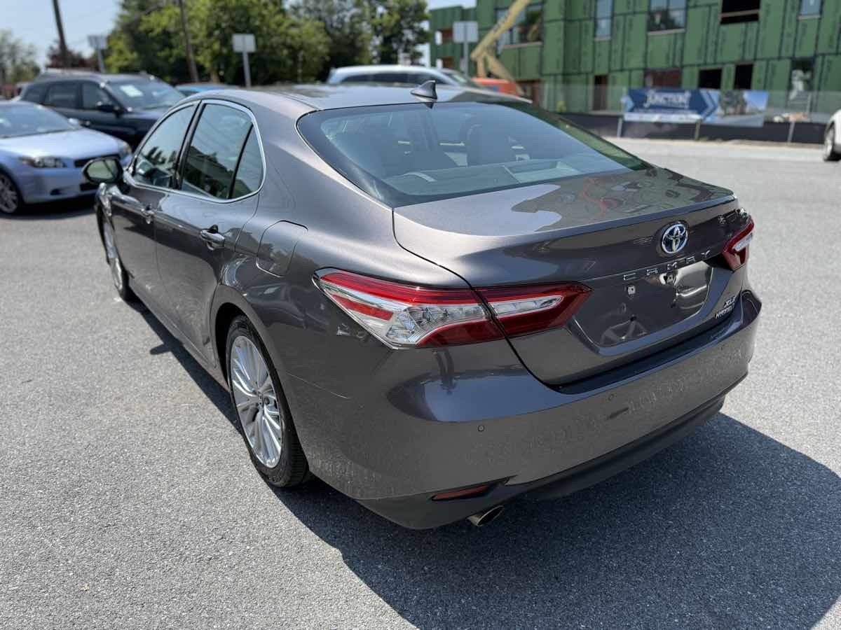 2018 Toyota Camry Hybrid XLE photo 5