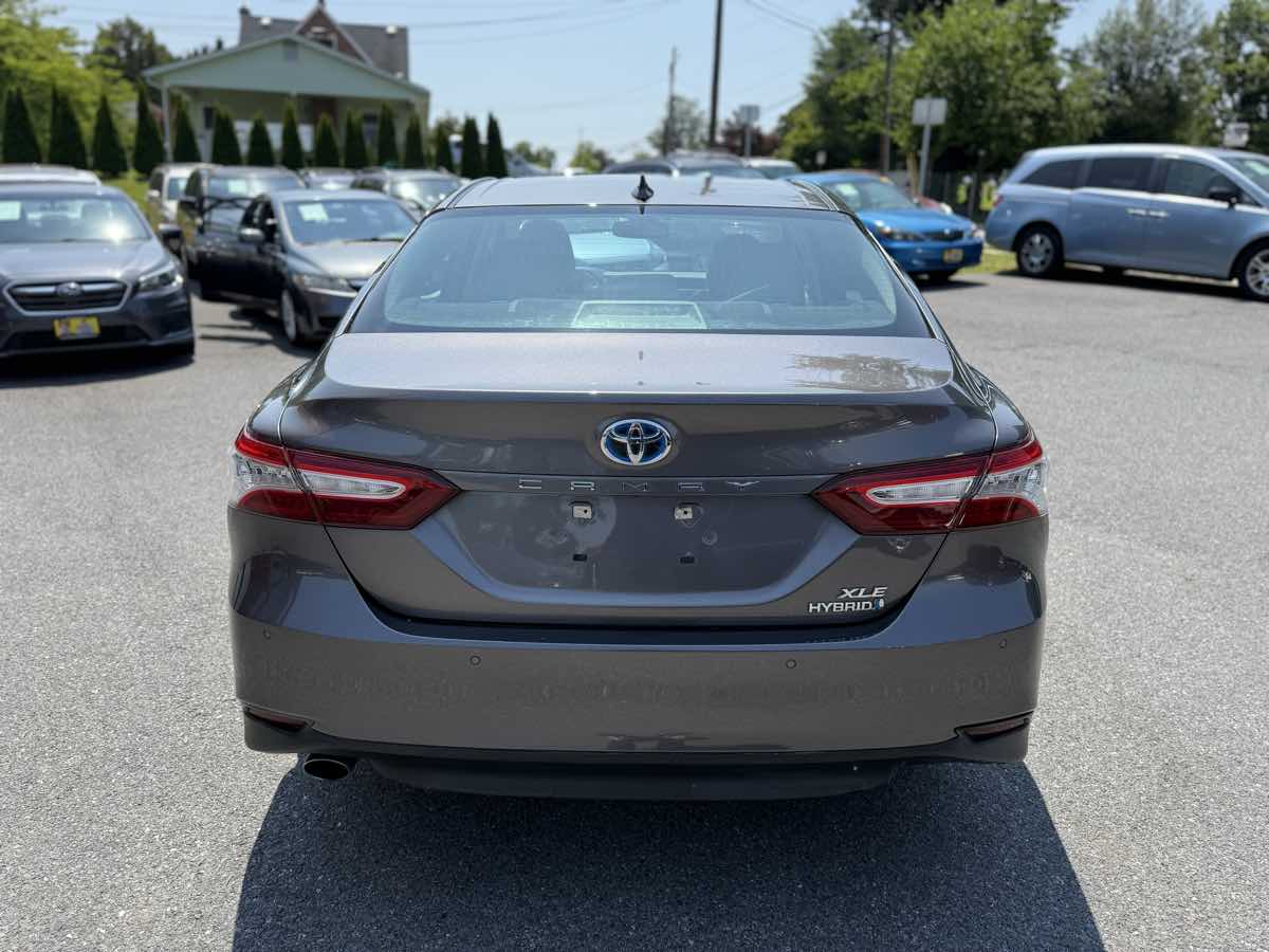 2018 Toyota Camry Hybrid XLE photo 6