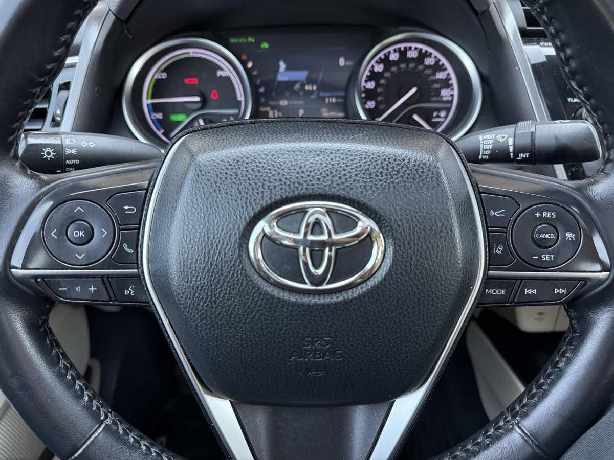 2018 Toyota Camry Hybrid XLE photo 14