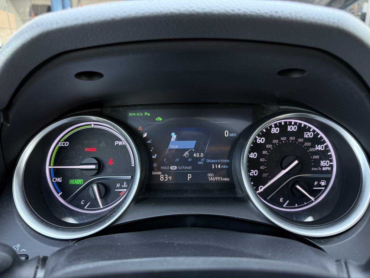 2018 Toyota Camry Hybrid XLE photo 16