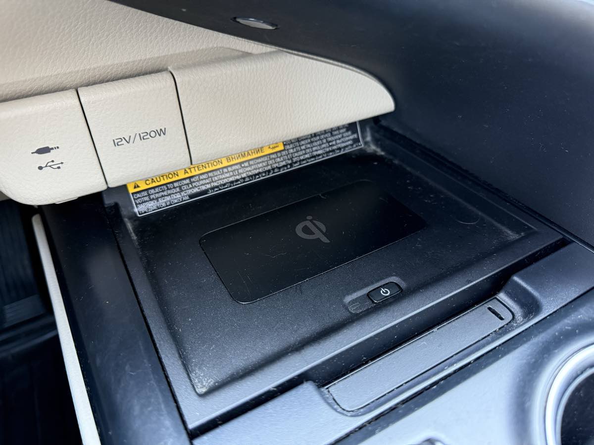 2018 Toyota Camry Hybrid XLE photo 22