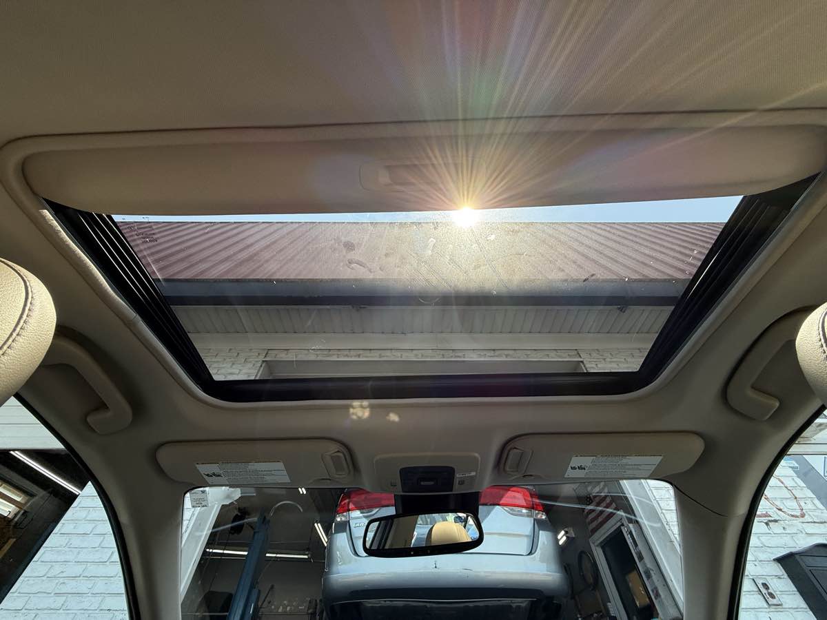 2018 Toyota Camry Hybrid XLE photo 24