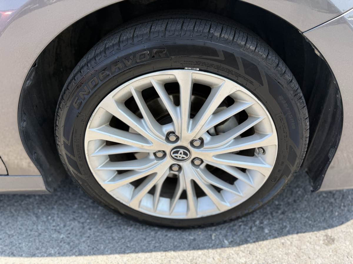 2018 Toyota Camry Hybrid XLE photo 26